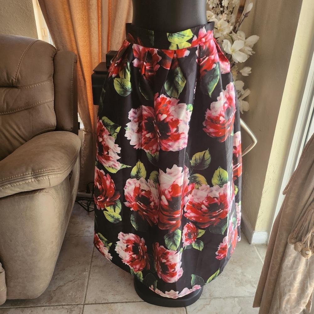 Beulah skirt size M NEW